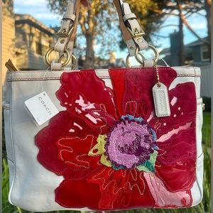 NWT AUTHENTICATED LIMITED EDITION! Coach Vintage Poppy Peace Gallery Tote Bag